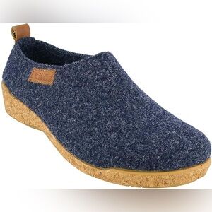Taos Footwear Women's Wonderwool Clog